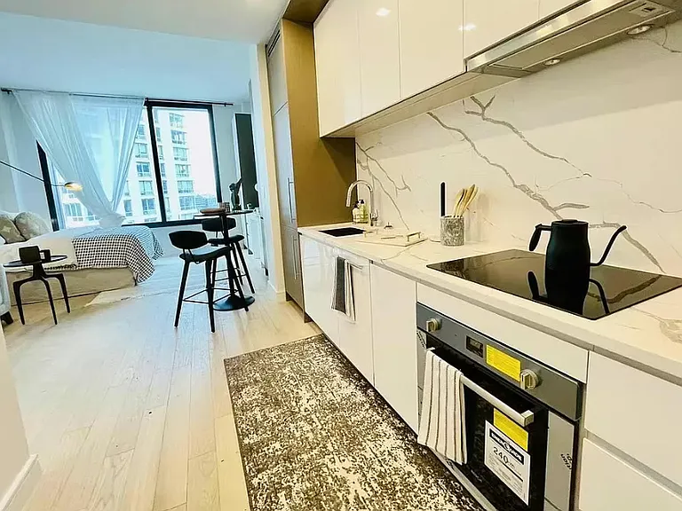 45-30 Pearson St #5E — Photo 3