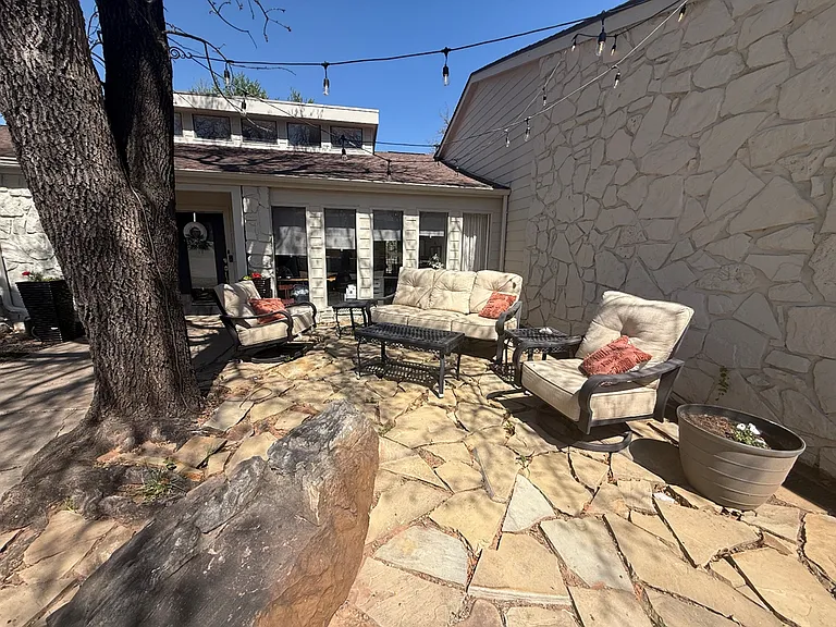 1925 Bunting Ct — Photo 5