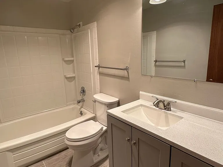 401 S Holly St — Photo 17