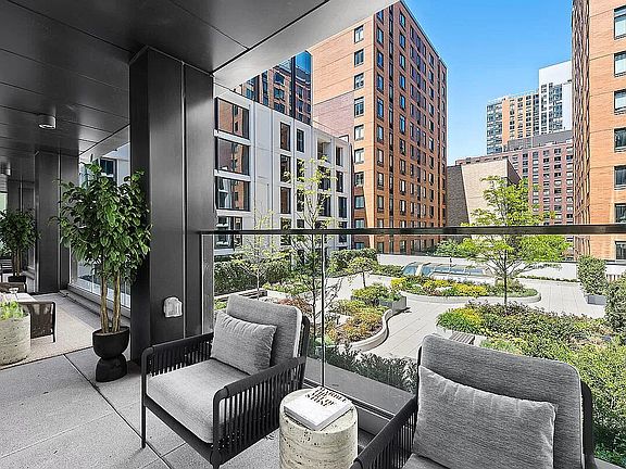 3rd image of 500 W 45th St Unit 329
