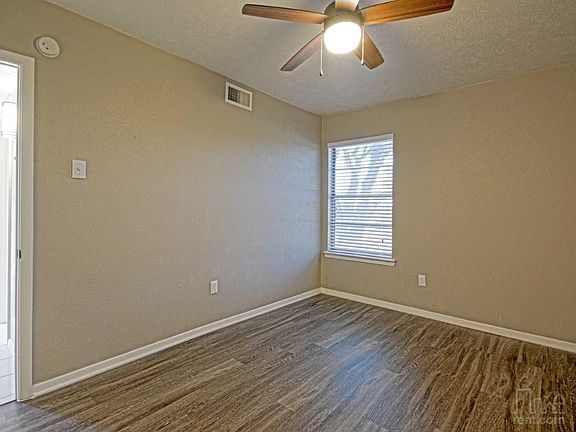 5th image of 3000 Augusta Dr APT B