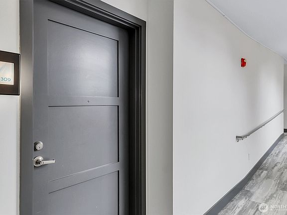 4th image of 413 NE 70th Street #309