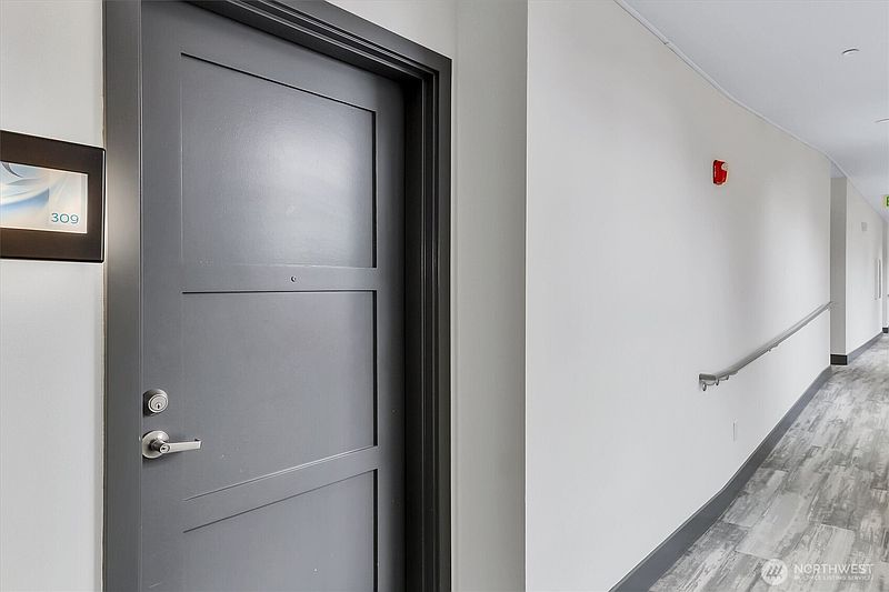 5th image of 413 NE 70th Street #309