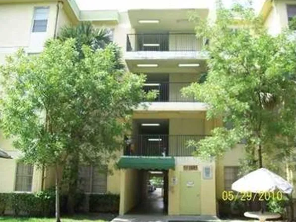 1885 W 56th St APT 209, Hialeah, FL 33012
