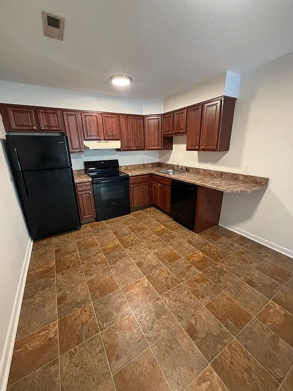 2 bed, 1.0 bath, 900 sqft, $1,350 — Photo 1