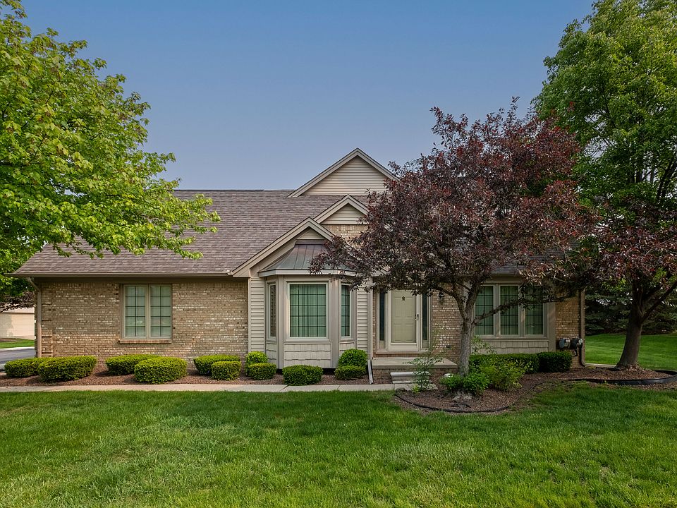 1st image of 54326 Cambridge Dr