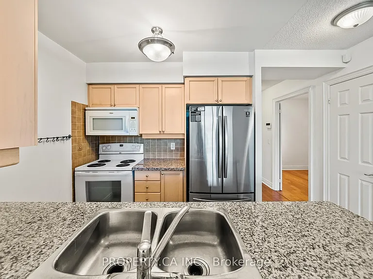 15 Greenview Ave #309 — Photo 5