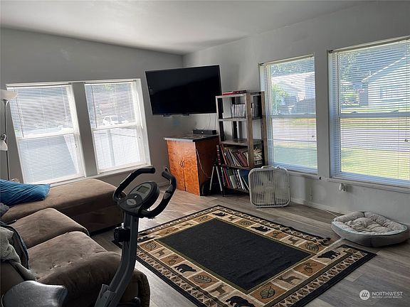 2nd image of 702 E Dayton Avenue