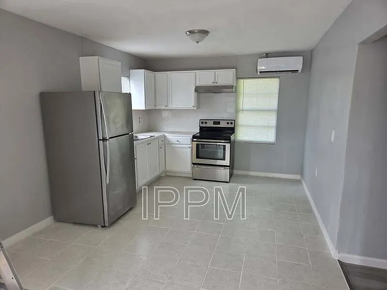 1141 W Acacia Ave #8 — Photo 5