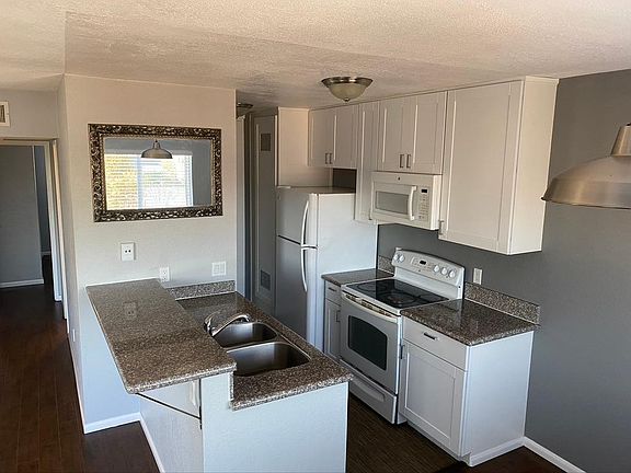 3rd image of 4444 Redwood St