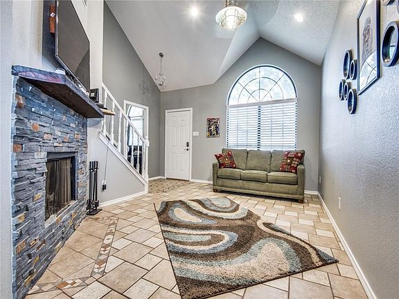 3rd image of 1534 Knollview Ln
