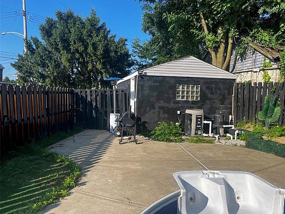 3rd image of 409 Vine St