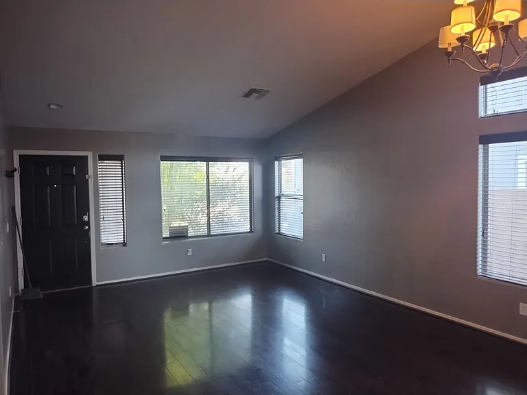 25876 W Elizabeth Ave — Photo 11