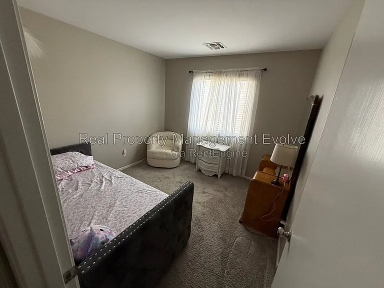 7105 S 251st Dr — Photo 12