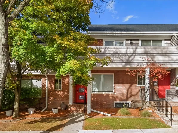 586 W Merrill St, Birmingham, MI 48009