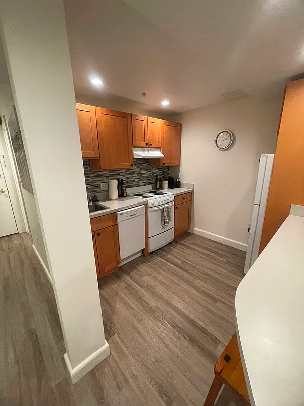 Studio, 450 sqft, $2,500 — Photo 3
