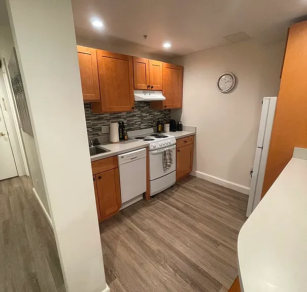 470 Beacon St #1 — Photo 4