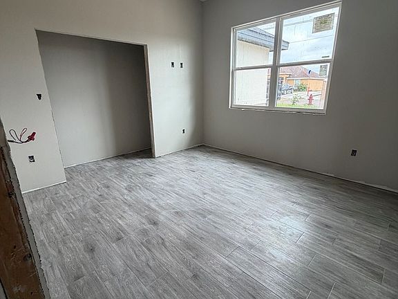 4th image of 221 VIOLETA DR