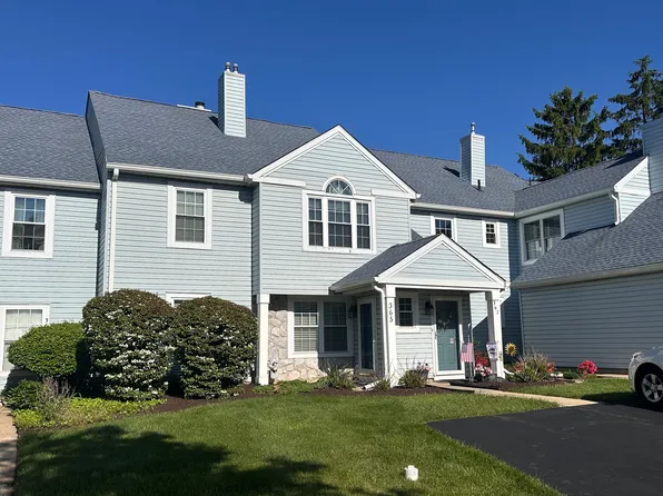 365 Independence Dr, Holland, PA 18966