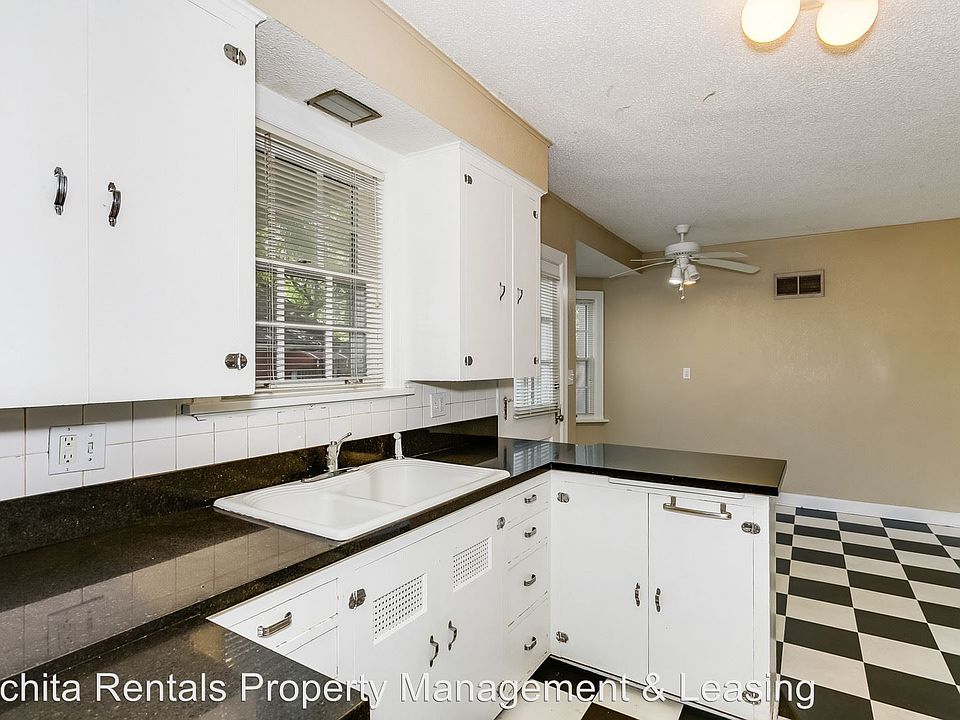 1st image of 402 S Oliver Ave