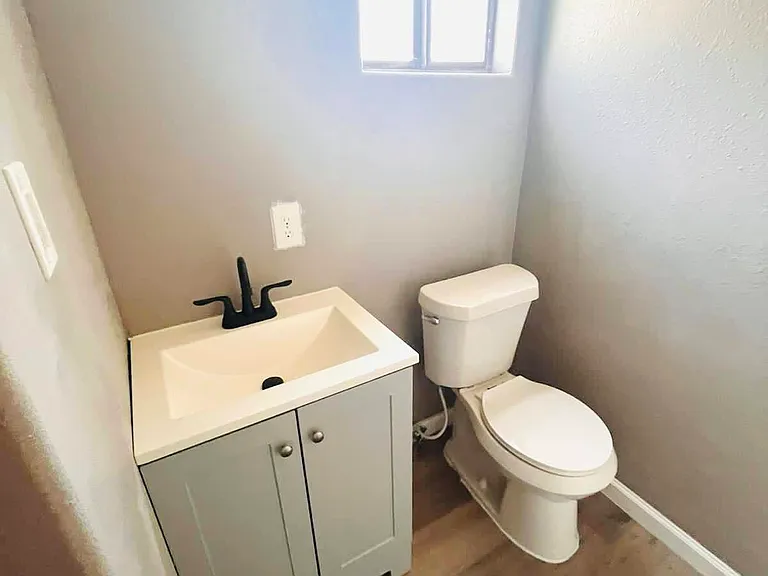 102 S Holland Ave — Photo 3