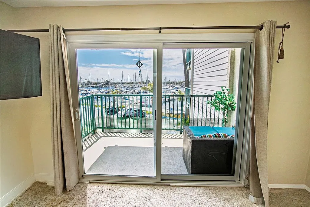 1 bed, 681 sqft, $2,400 — Photo 3
