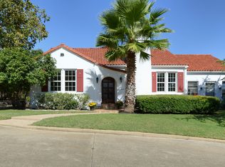 614 W Main St, Kerrville, TX 78028