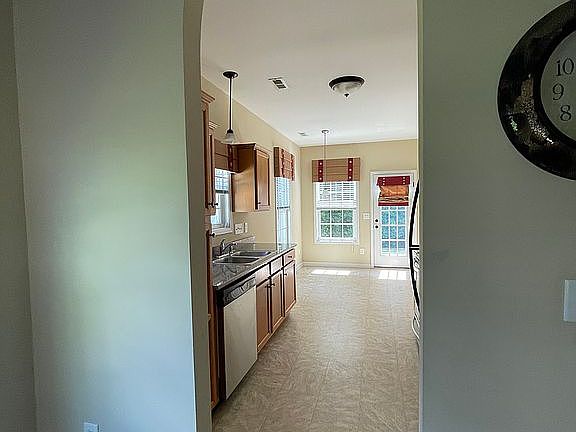 4th image of 214 Makayla Ct