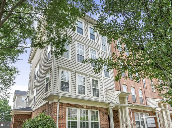 341 Cross Green St #B, Gaithersburg, MD 20878