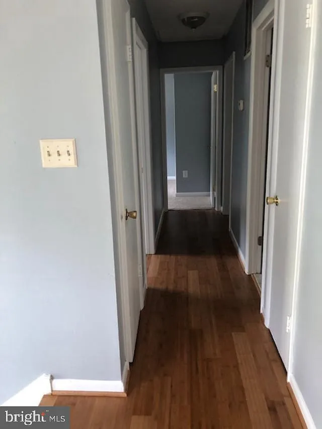 4 bed, 2.0 bath, 1972 sqft, $2,400 — Photo 4