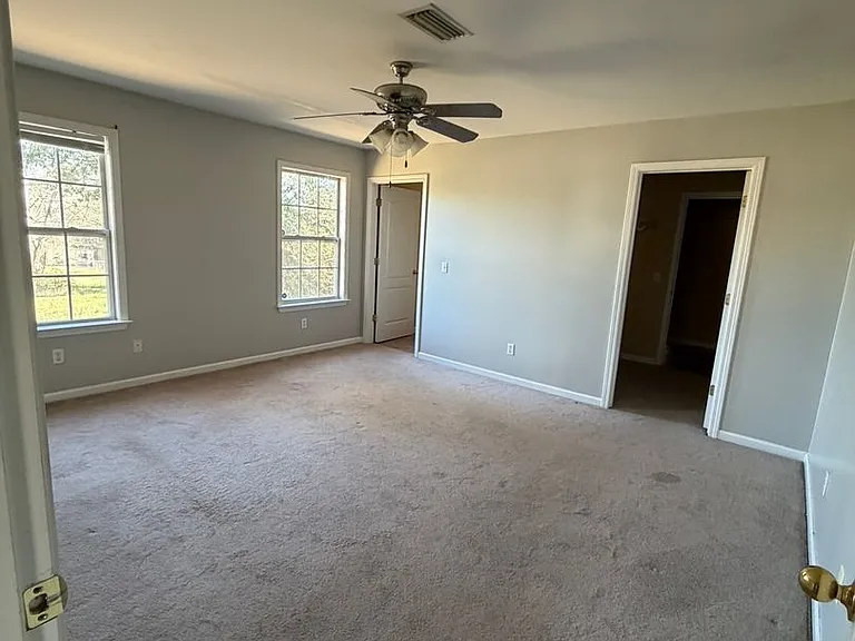 511 W Watts St — Photo 19