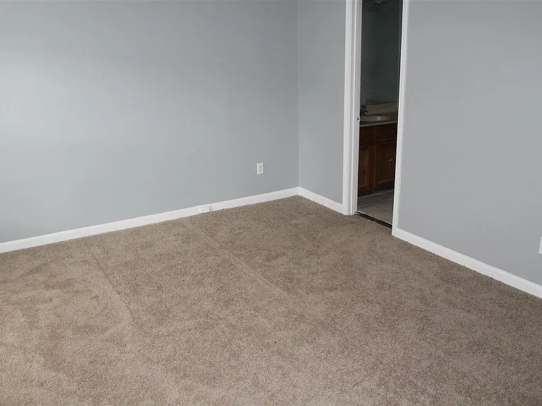5573 Tulip Tree Dr — Photo 11