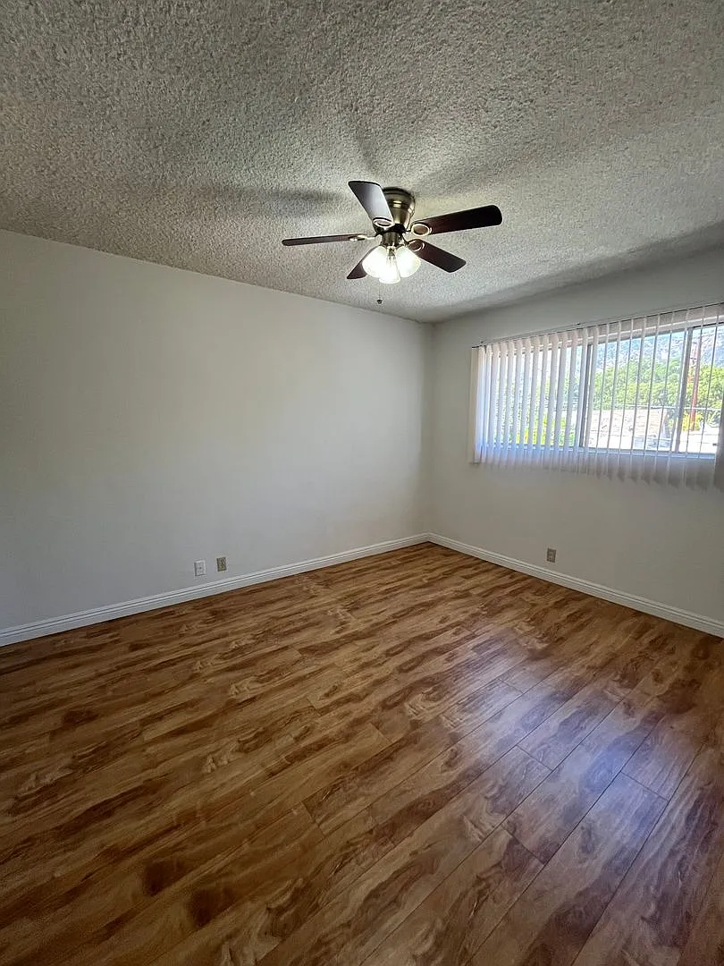 Spacious 2 Bedroom Apartment in Glendale! — Photo 4