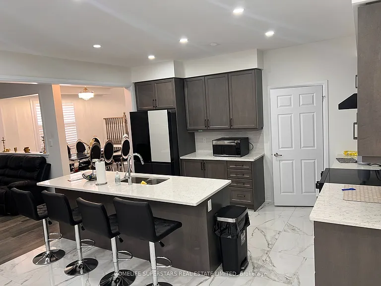 188 Aviron Cres — Photo 11