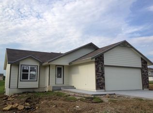 7018 SW 18th St, Topeka, KS 66615