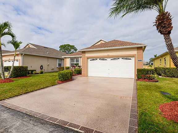 4th image of 586 NW Cortina Lane