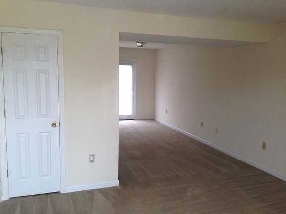 3rd image of 141 Maplehill Dr APT 1