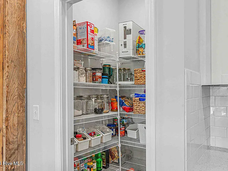 702 Greenwich Pl — Photo 17