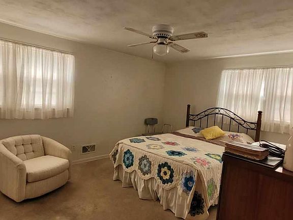 4th image of 3221 Peach St