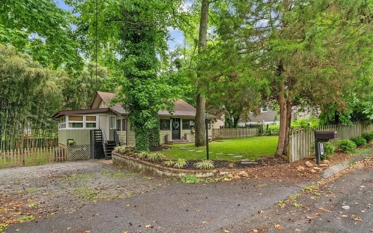 3 bed, 1117 sqft, $2,700 — Photo 4