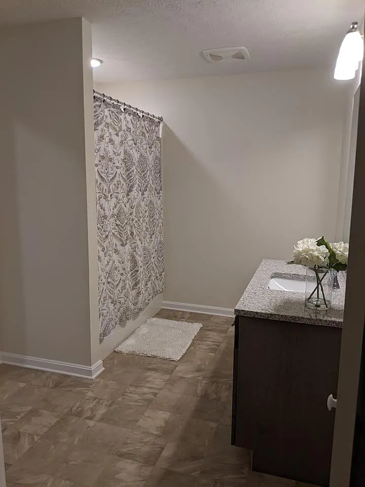 Creekside Crossing Apartments - 9617-102 — Photo 4