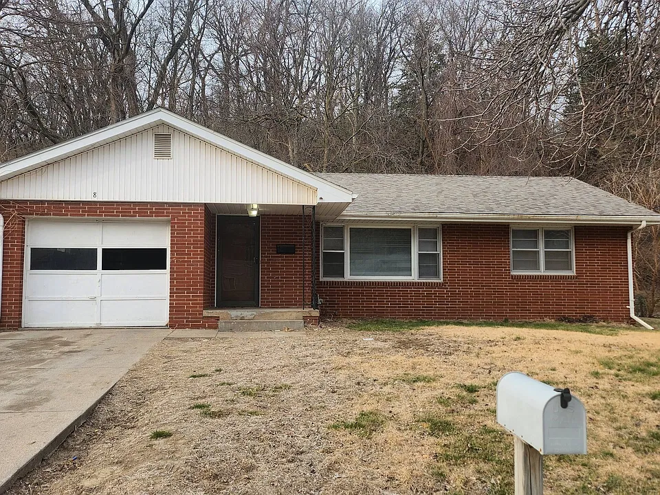 8 Lynnwood Dr