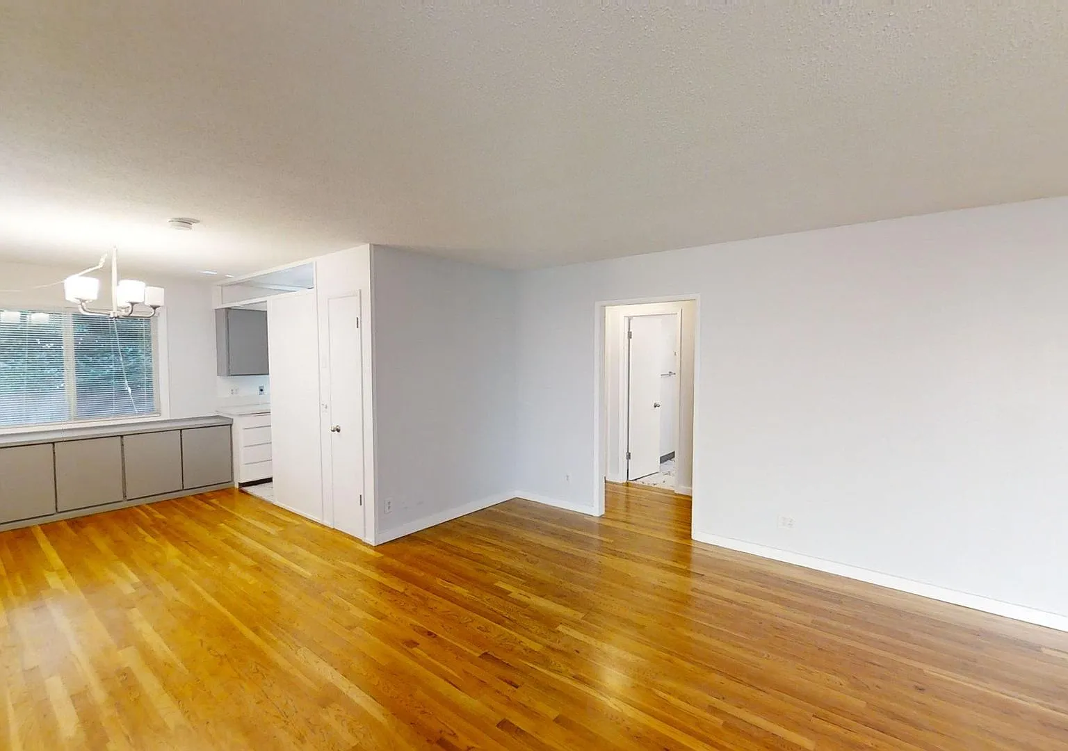 Bottom floor apartment- right in the heart of Sullivan's Gulch! Walk or Bike to Hollywood, Irving... — Photo 3