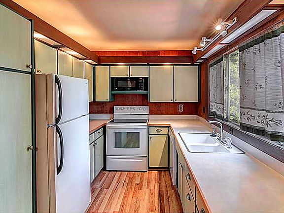 5th image of 24432 Bernard Dr