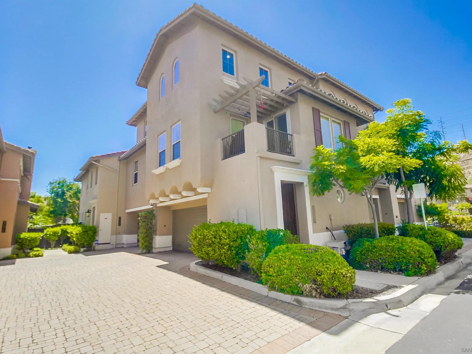 3 bed, 1735 sqft, $4,300 — Photo 1