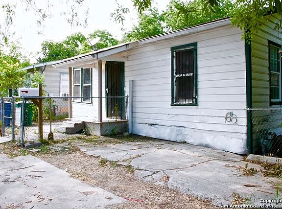 3rd image of 247 Angela St