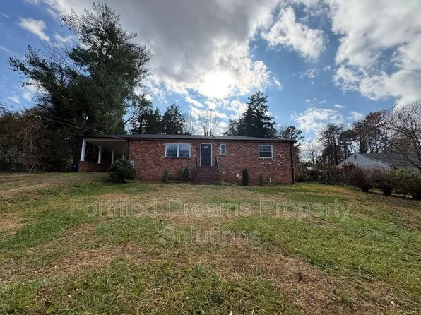 4738 Eastwin Dr, Winston Salem, NC 27104