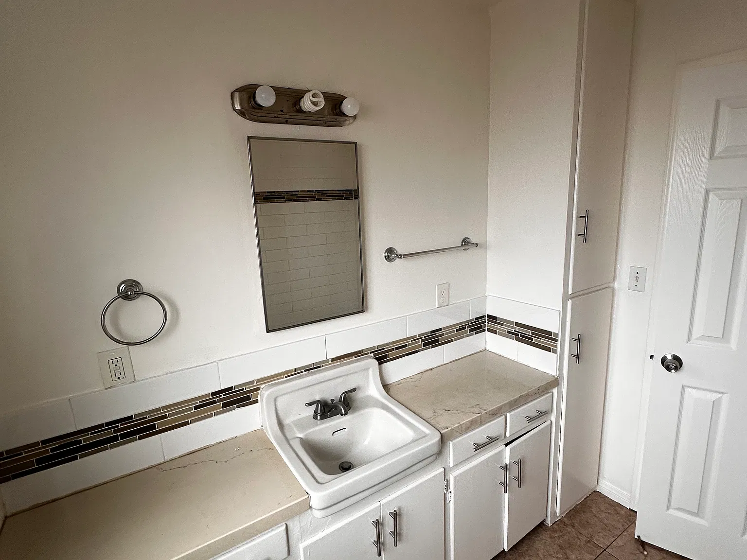 1 bed, 900 sqft, $1,800 — Photo 3