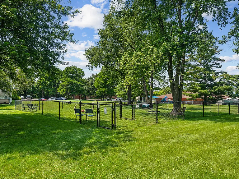 Suburban Park — Photo 20