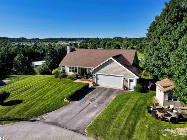 5030 Village Lane Ct, Traverse City, MI 49685